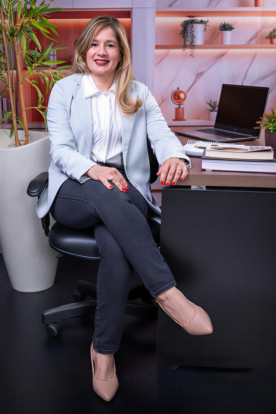 Anne Salles Doretto em ambiente acolhedor de psicoterapia, psicologia analítica junguiana